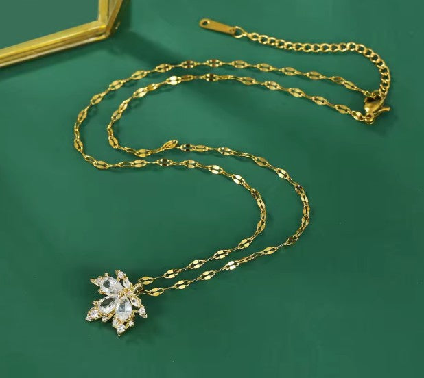 Collana "Petali di Luce"